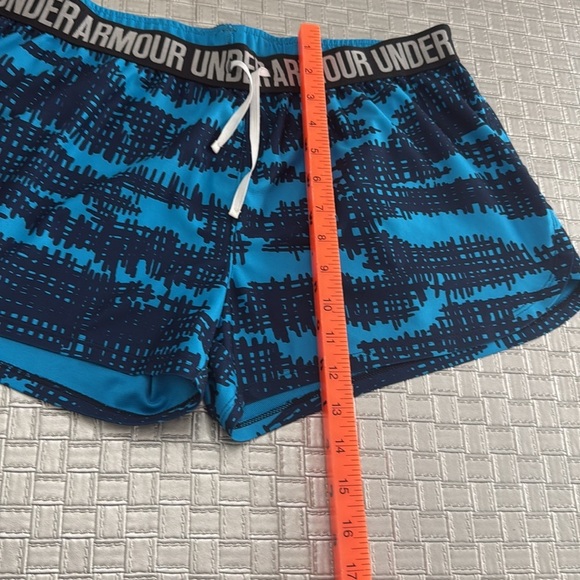 Under ARMOUR athletic blue print shorts size large - Picture 2 of 5